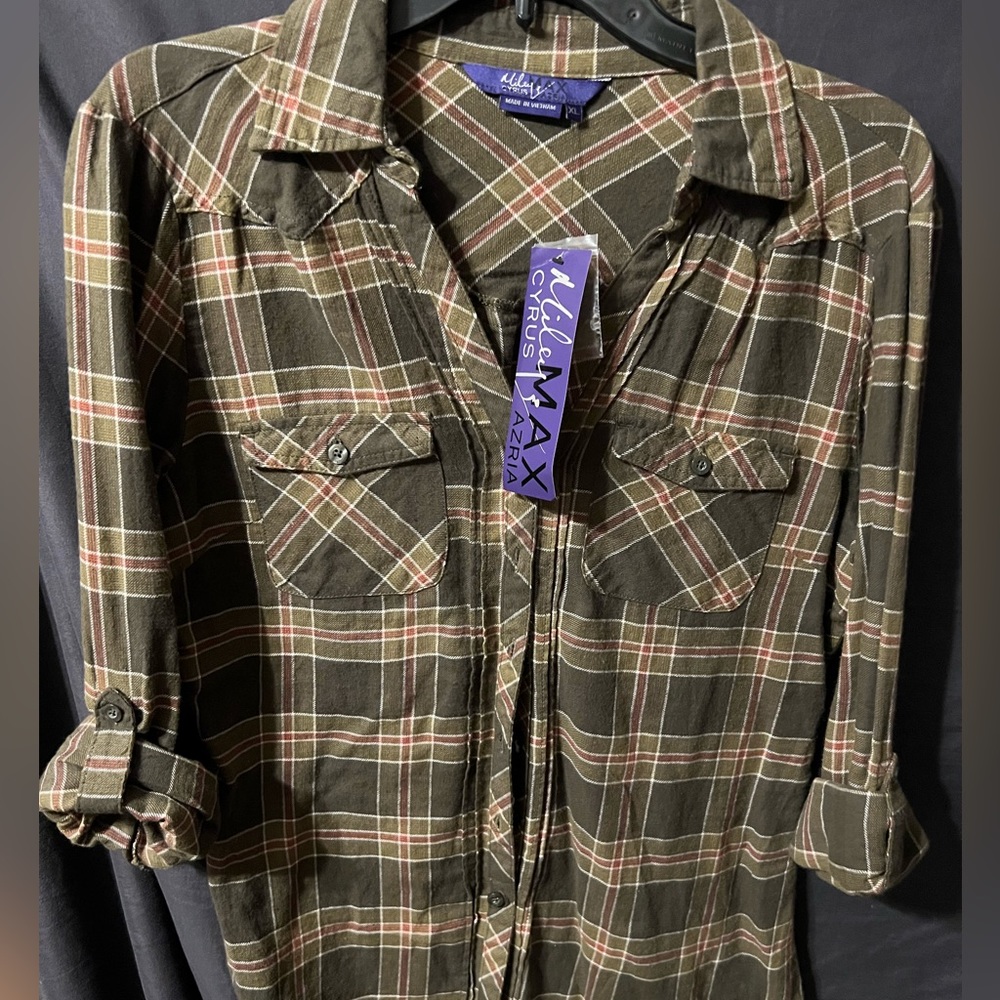 Miley Cyrus plaid shirt